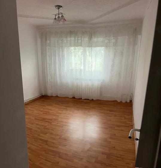Apartament cu 2 camere decomandat în E3
