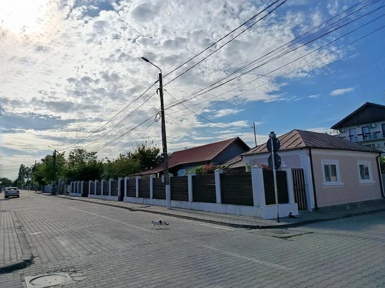 Casă cu 3 camere cu Canalizare în Central
