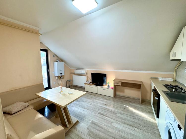 Apartament cu 2 camere semidecomandat, mobilat în Central