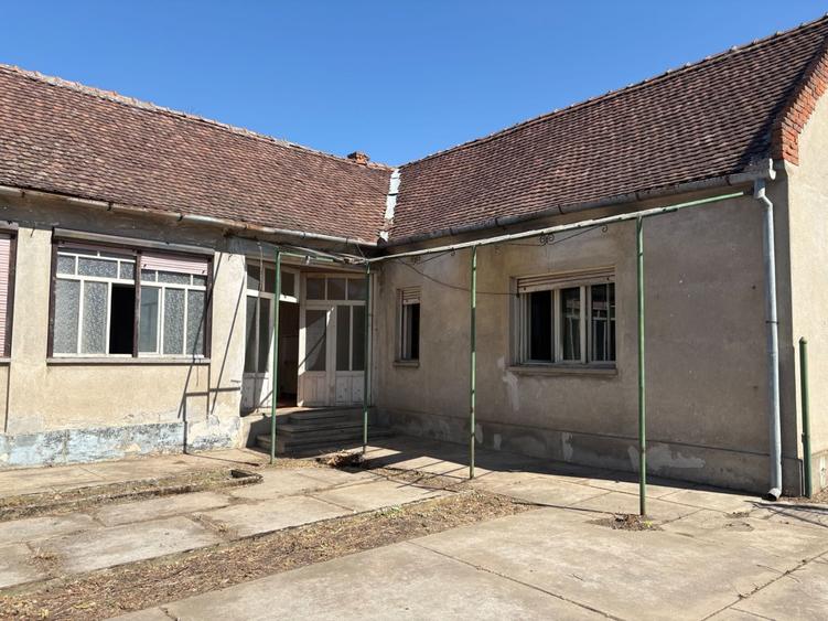 Casă cu 4 camere în Central