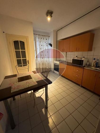 Apartament cu 3 camere decomandat în Sud
