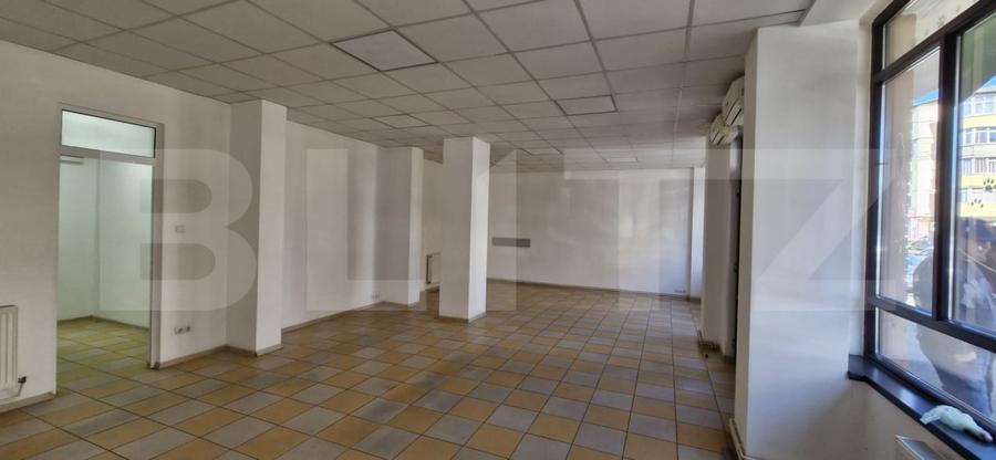 Spațiu comercial, de 82 mp, în Micro 11