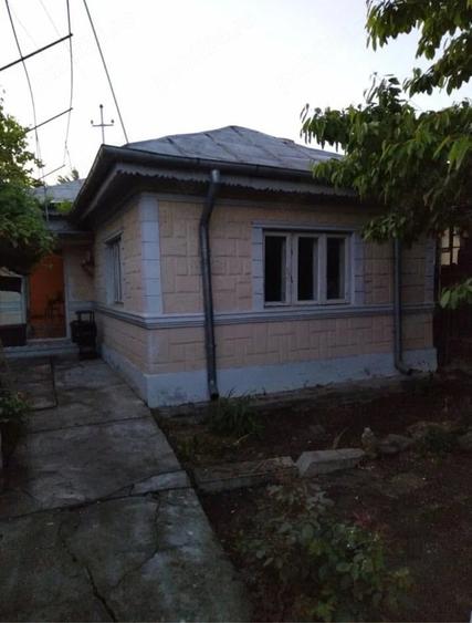 Casă cu 5 camere cu Teren 240 Mp în 23 August