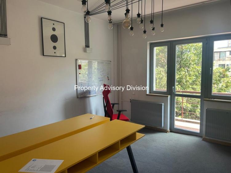Casă cu 8 camere cu Teren 325 Mp în 1 Mai