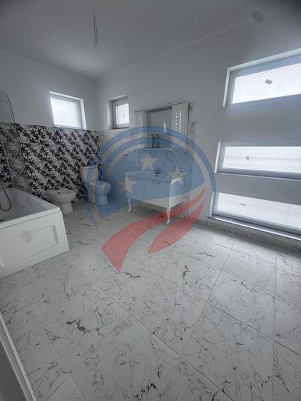 Casă individuală cu 5 camere cu Canalizare în Bariera Vâlcii