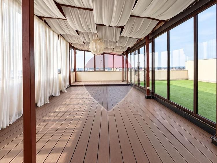 Penthouse cu 4 camere decomandat în Băneasa