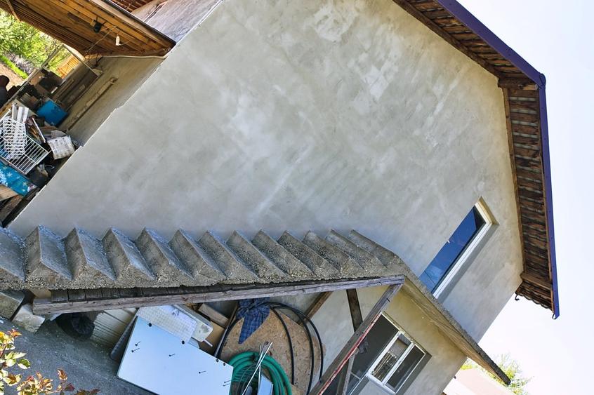 Casă cu 4 camere cu Teren 1769 Mp în Central