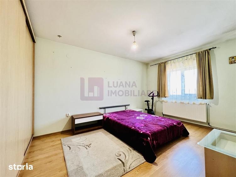 Apartament cu 3 camere în Vasile Aaron