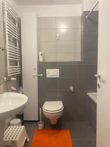 Apartament cu 3 camere semidecomandat în Băneasa