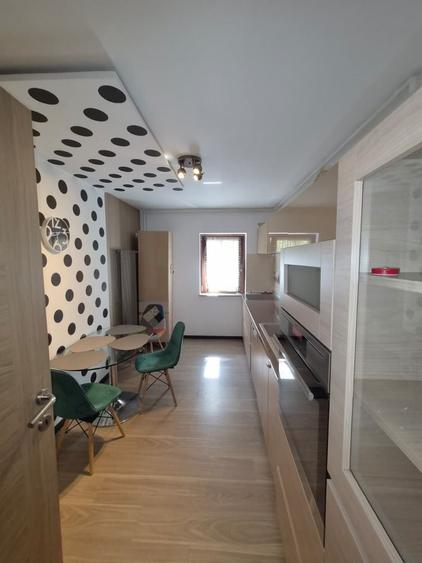 Apartament cu 4 camere decomandat în Central