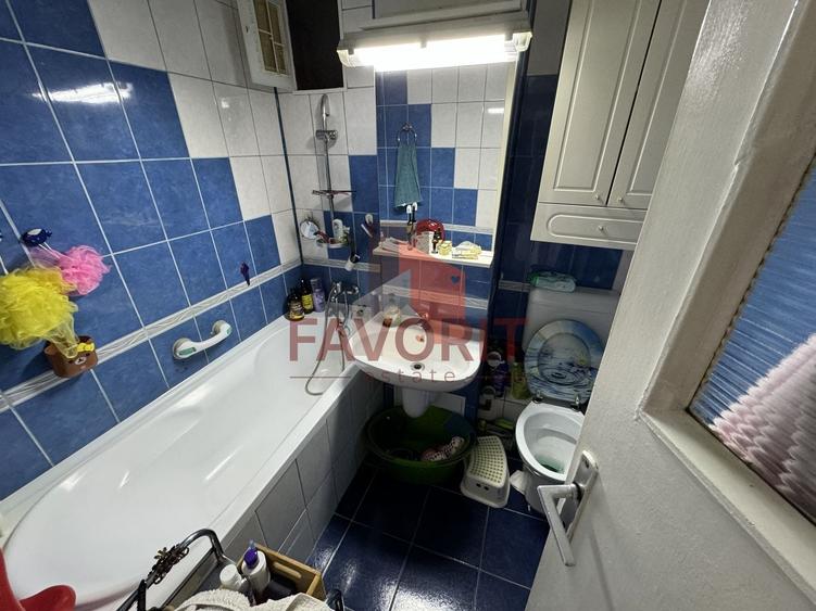 Apartament cu 3 camere semidecomandat, mobilat în Circumvalațiunii
