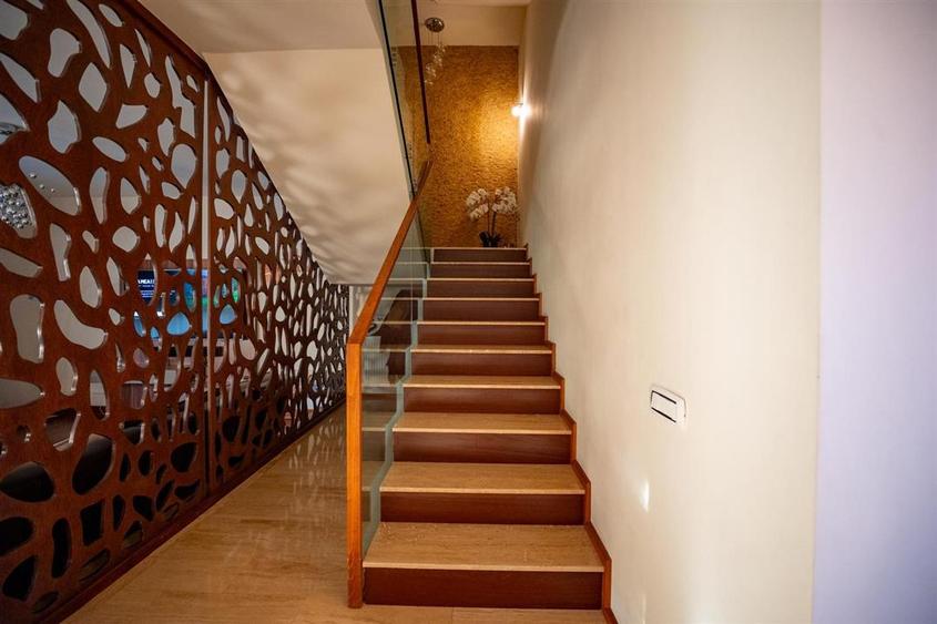 Casă cu 6 camere cu Teren 1700 Mp în Exterior Nord