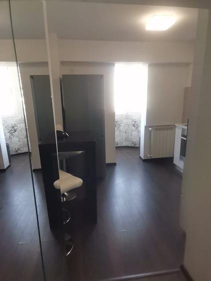 Garsonieră decomandată în Decebal