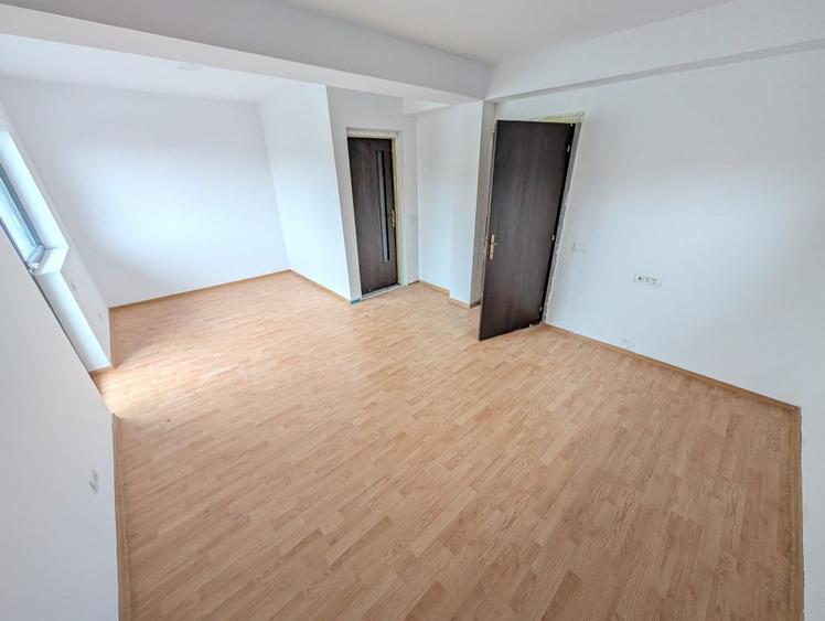 Duplex cu 5 camere cu Teren 225 Mp în Odăi