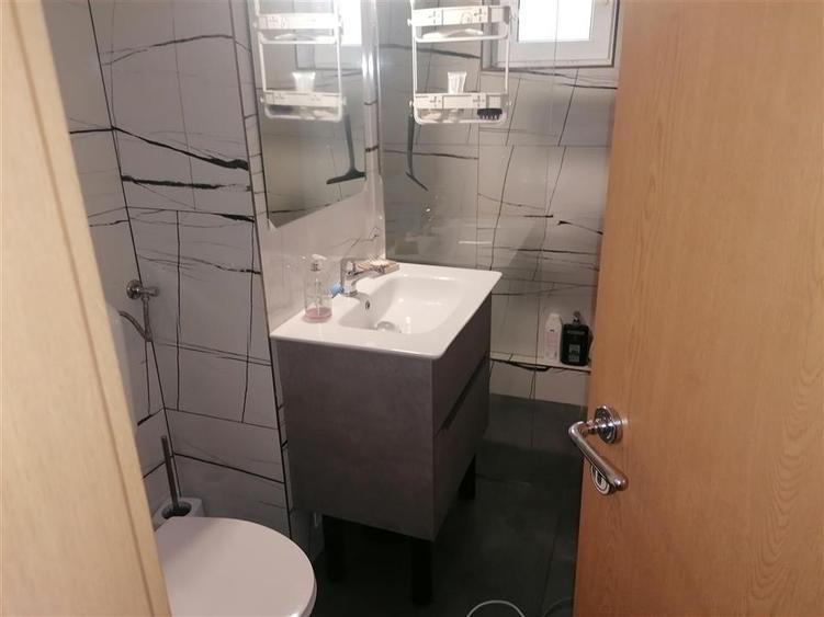 Apartament cu 4 camere decomandat în Soarelui