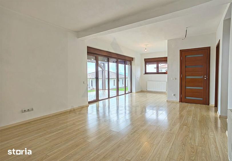 Casă cu 5 camere cu Teren 372 Mp în Daia