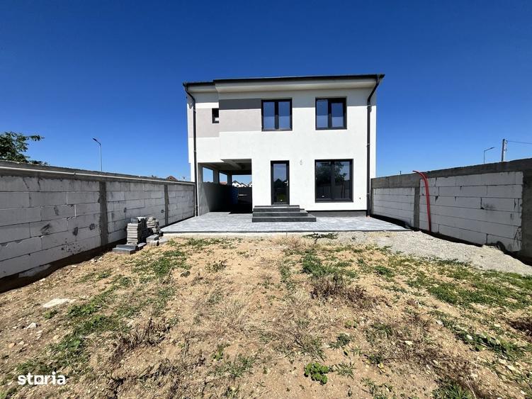 Casă cu 4 camere în Șelimbăr