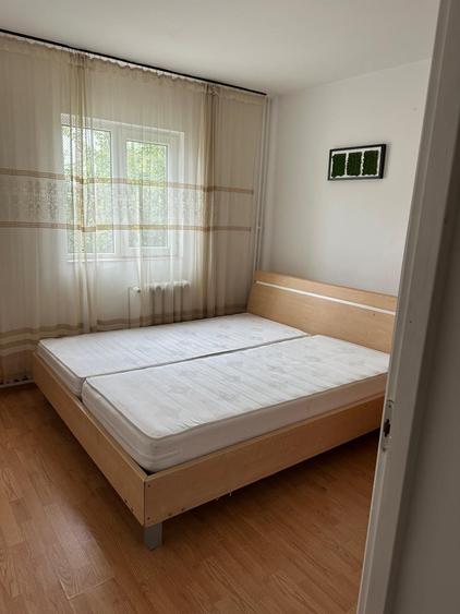 Apartament cu 3 camere semidecomandat în Dacia