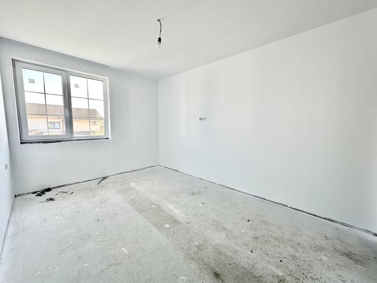 Duplex cu 5 camere cu Canalizare în Moșnița Nouă