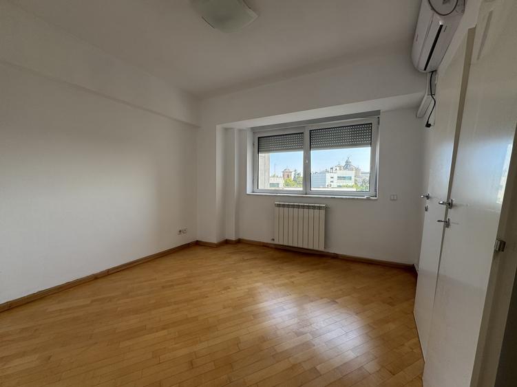 Apartament cu 4 camere decomandat, mobilat în Unirii
