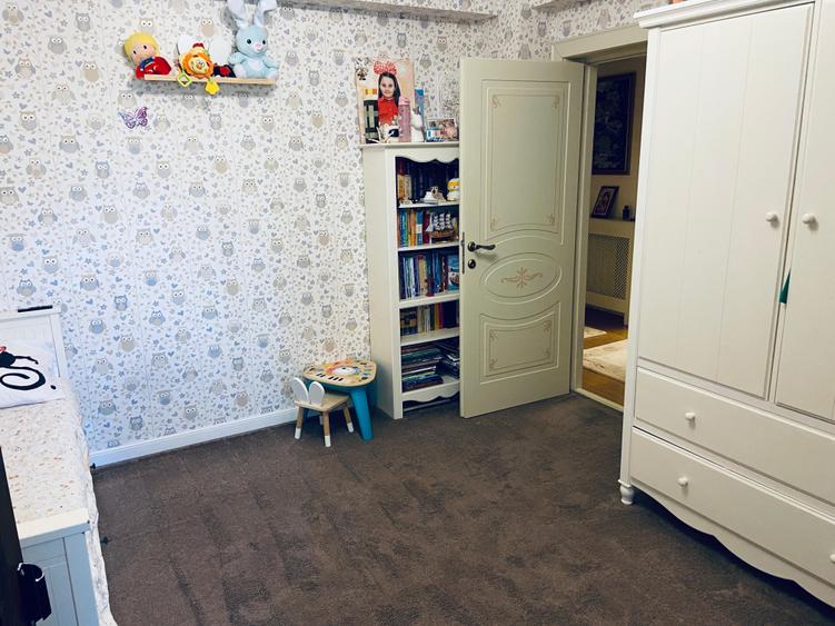 Apartament cu 3 camere decomandat, mobilat în Faleza Nord