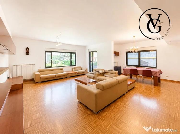 Apartament cu 4 camere decomandat în Central