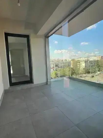 Penthouse cu 3 camere decomandat în Berceni