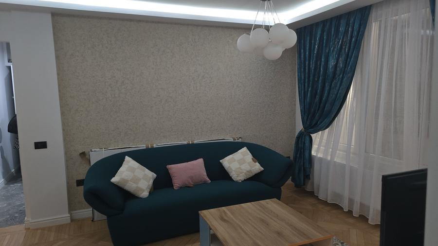 Apartament cu 2 camere semidecomandat, mobilat în P-ța Romană