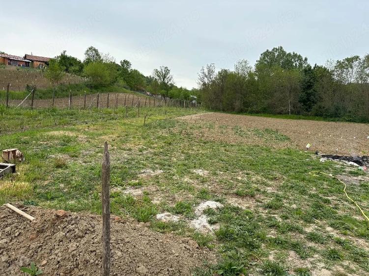 Casă cu 2 camere cu Teren 2056 Mp în Central
