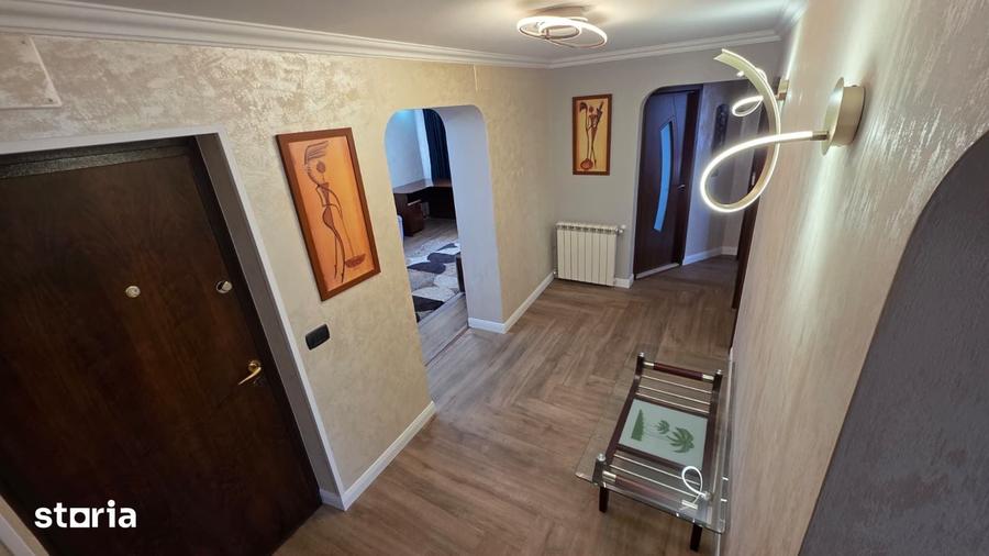 Apartament cu 3 camere decomandat în Central