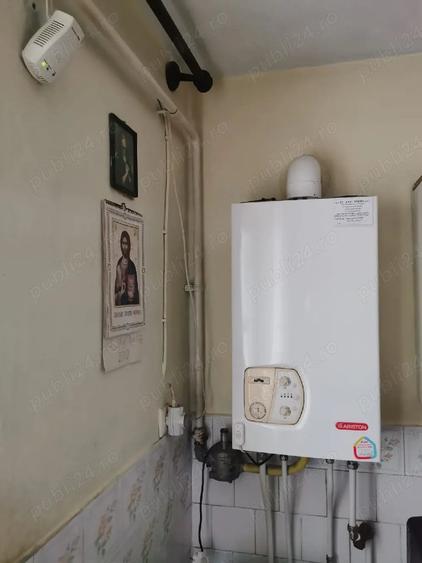 Apartament cu 3 camere semidecomandat în Central