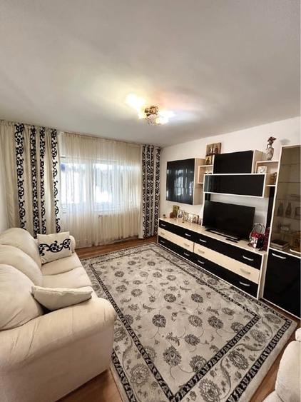 Apartament cu 4 camere decomandat, mobilat în Central