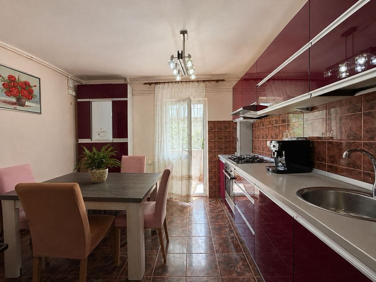 Apartament cu 4 camere decomandat în Mărăști