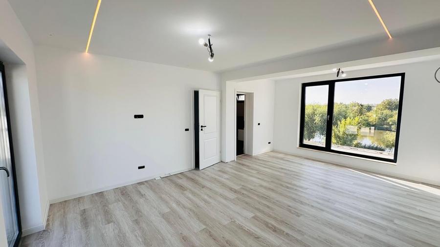 Duplex cu 4 camere cu Teren 394 Mp în Ostratu