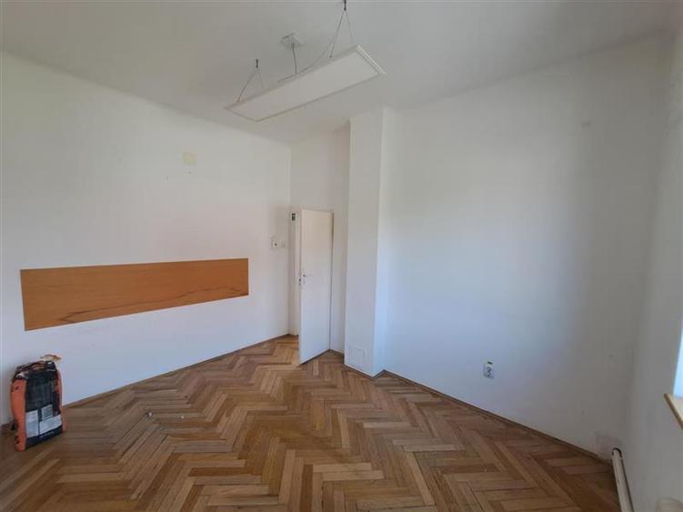 Casă individuală cu 5 camere cu Canalizare în Semicentral