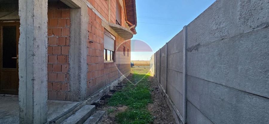 Casă individuală cu 4 camere cu Teren 301 Mp în Zimandu Nou
