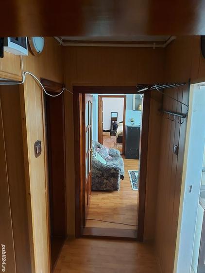 Apartament cu 3 camere semidecomandat în Câmpina