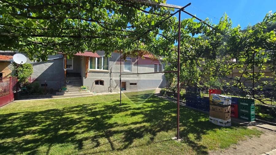 Casă cu 3 camere cu Teren 1320 Mp în Ațel