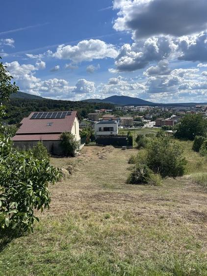 Teren de 808 mp, în Stana