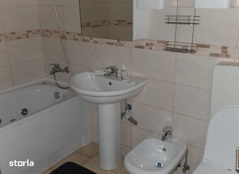 Apartament cu 3 camere în Calea Romanului