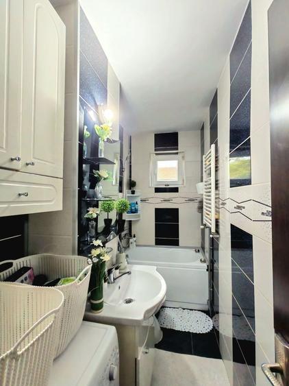Apartament cu 3 camere semidecomandat, mobilat în Complex Studențesc
