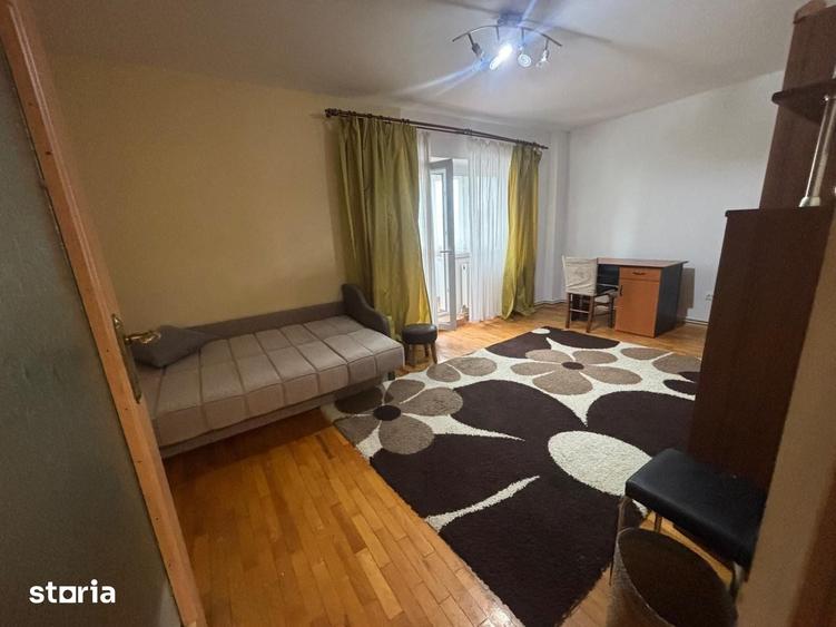 Apartament cu 3 camere decomandat în Nicolina