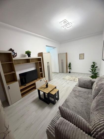 Apartament cu 2 camere decomandat în Roșu