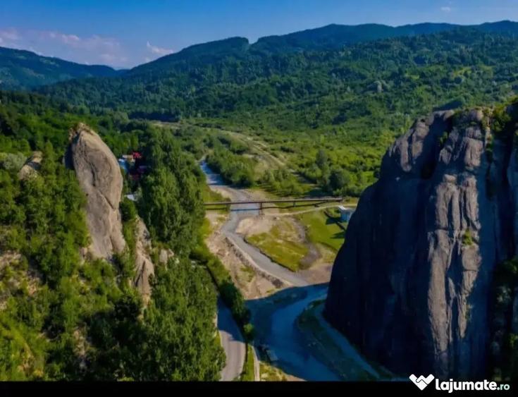 Teren de 1600 mp, în Podu Cheii