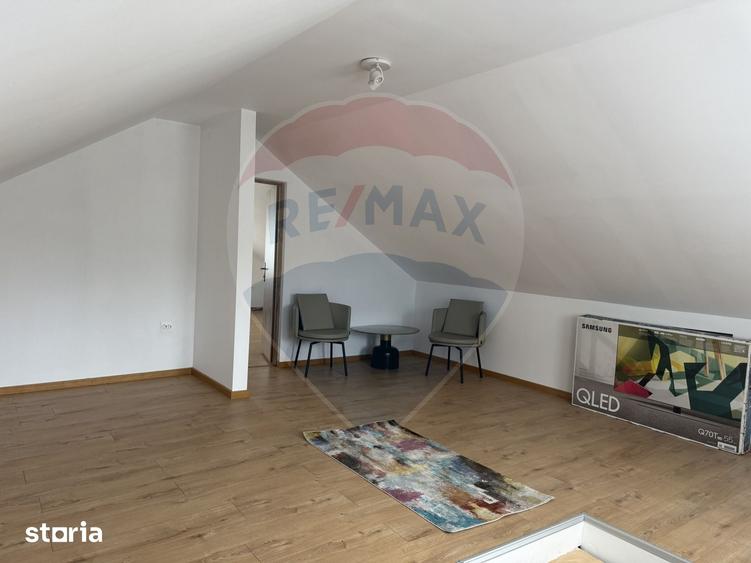 Casă cu 6 camere cu Teren 2800 Mp în Livada