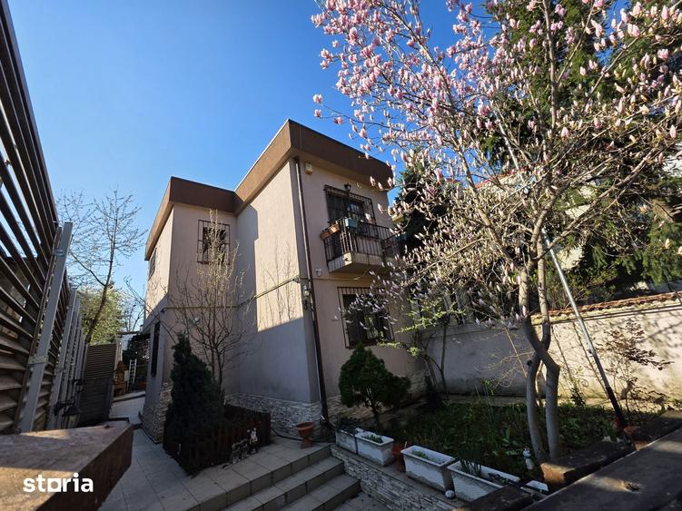 Casă cu 5 camere cu Teren 240 Mp în Tei