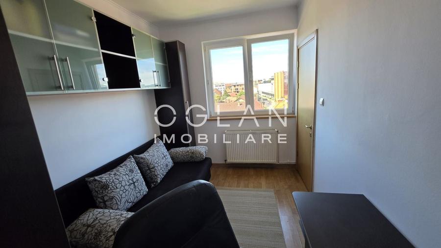 Apartament cu 3 camere semidecomandat, mobilat în Central