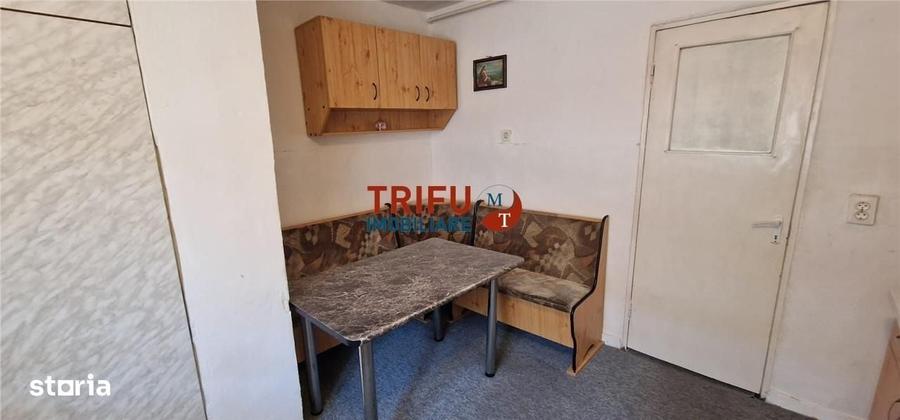 Apartament cu 3 camere semidecomandat în Cetate