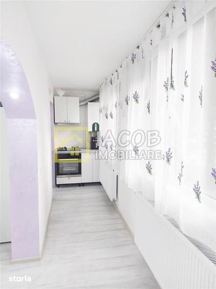 Apartament cu 3 camere decomandat în Izvoare