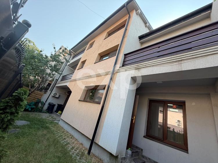 Casă individuală cu 7 camere cu Canalizare în Grozăvești